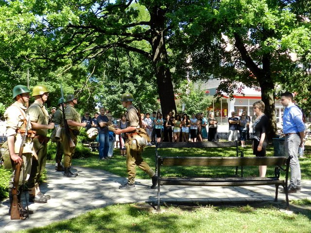 Emlékmenet a katonahősökért 2017 27